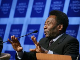Pele, the Brazilian icon, is in the hospital, but his daughter insists that there is no emergency.
