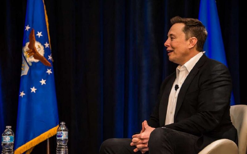 Twitter boss Elon Musk is "not above the law," a US regulator warns.