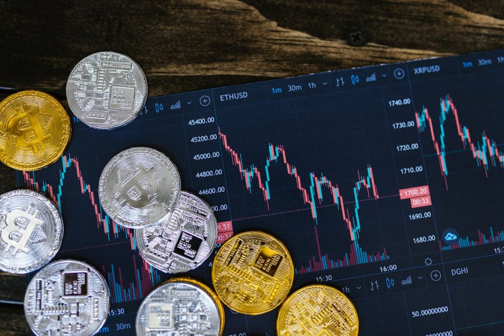 Bearish Trend for Dogecoin, Polkadot, and Chainlink: Experts Analyze
