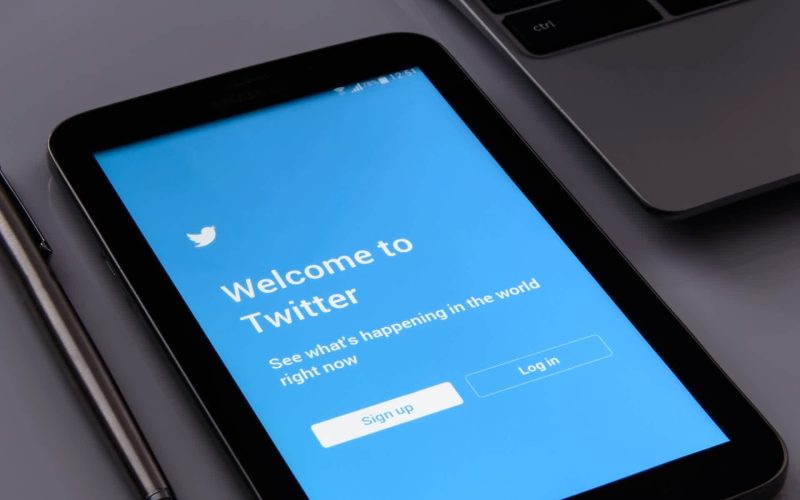 Twitter Users Caught in Crossfire of Outage and Daily Tweet Limit