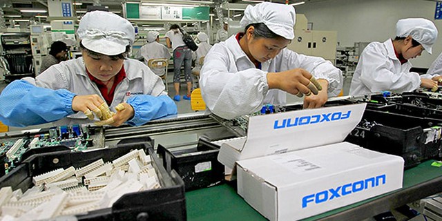 iPhone Maker Foxconn Sees Slump in Sales
