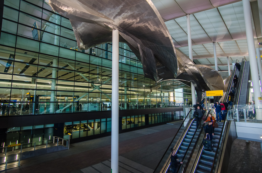 Regulator orders Heathrow to decrease fees for travelers