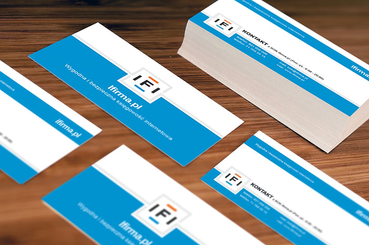 Glossy vs Matte Business Cards: Choosing the Right Finish for Your Brand