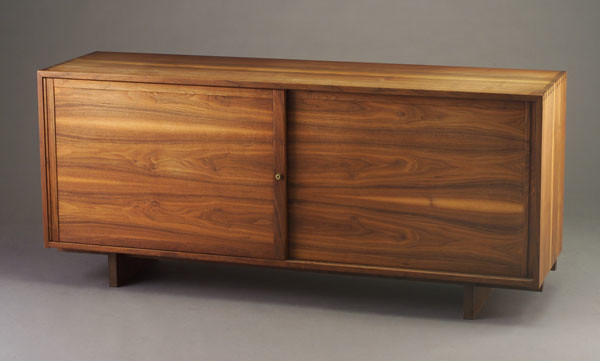 Comparing Walnut and Mahogany: Which Wood Reigns Supreme for Fine Furniture?